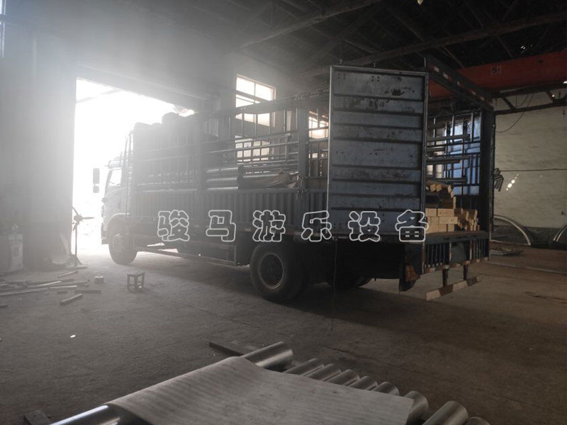 水上拓展設(shè)備發(fā)貨