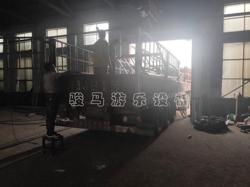 山西臨汾水上拓展和戶外拓展、網(wǎng)紅橋裝車發(fā)貨中
